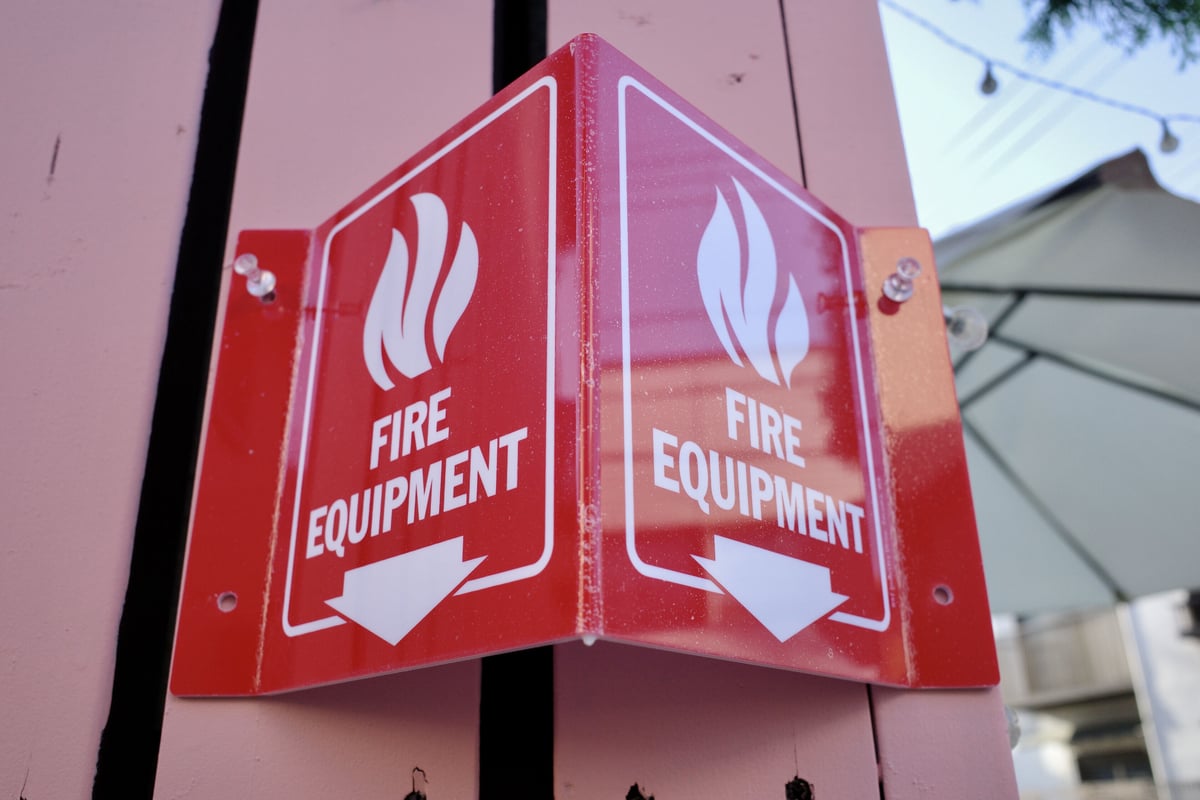 新品 FIRE EQUIPMENT 消火栓 消火器 コーナーサイン フランジサイン