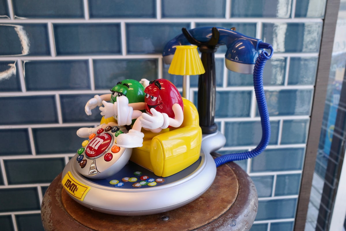 新品未使用 M&M'S エムアンドエムズ 電話機 ライトアップ