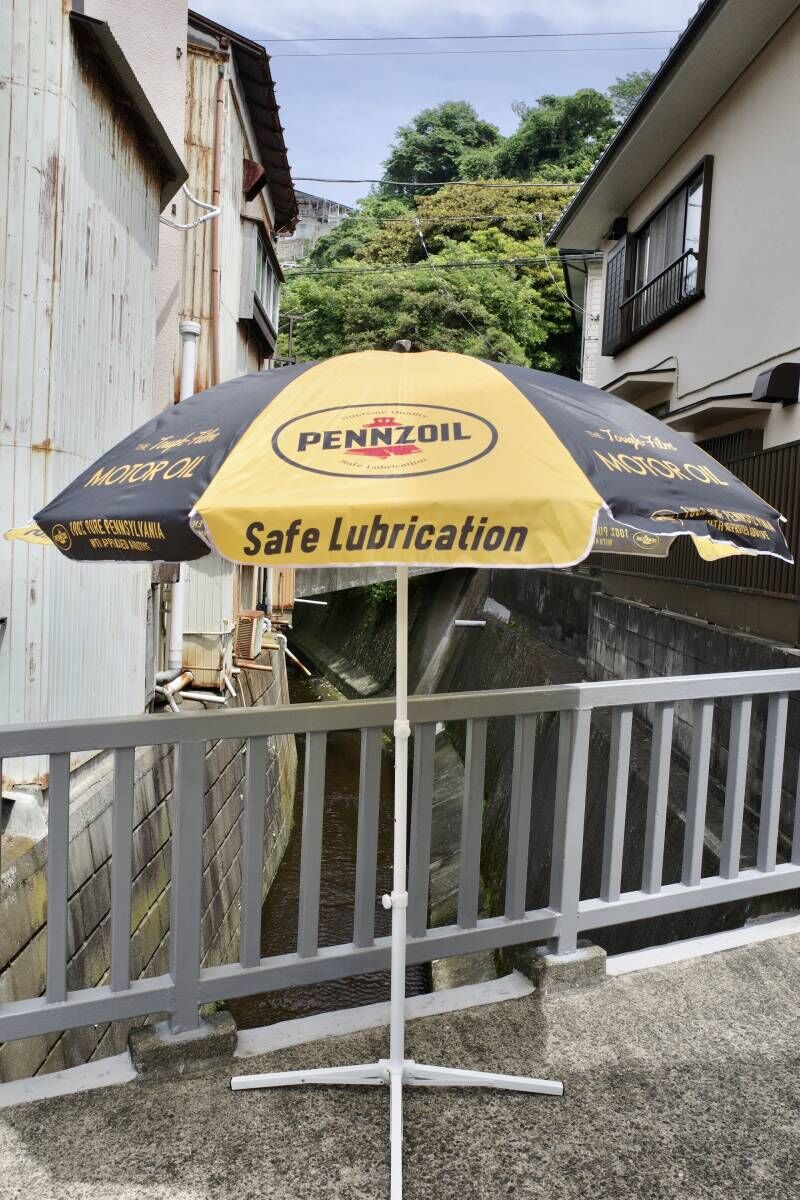新品　PENNZOIL　ペンズオイル　パラソル　傘径１、９m ビーチ傘　日除　ガーデニング カリフォルニア 店舗什器　BBQ　オイル缶 新品 PENNZOIL ペンズオイル パラソル 傘径1、9m ビーチ傘 日