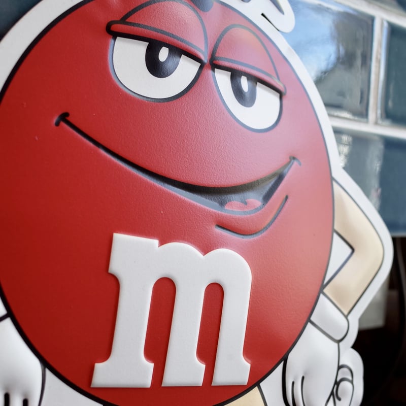 M&M's エムアンドエムズ メタルサイン エンボス 看板 RED | Collection