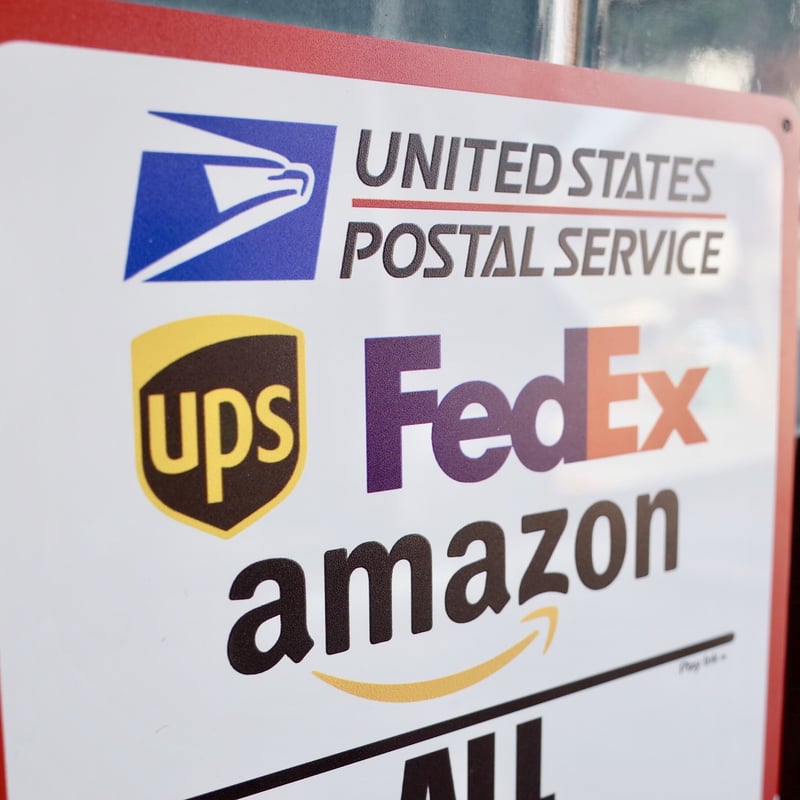 FedEx 店舗サイン