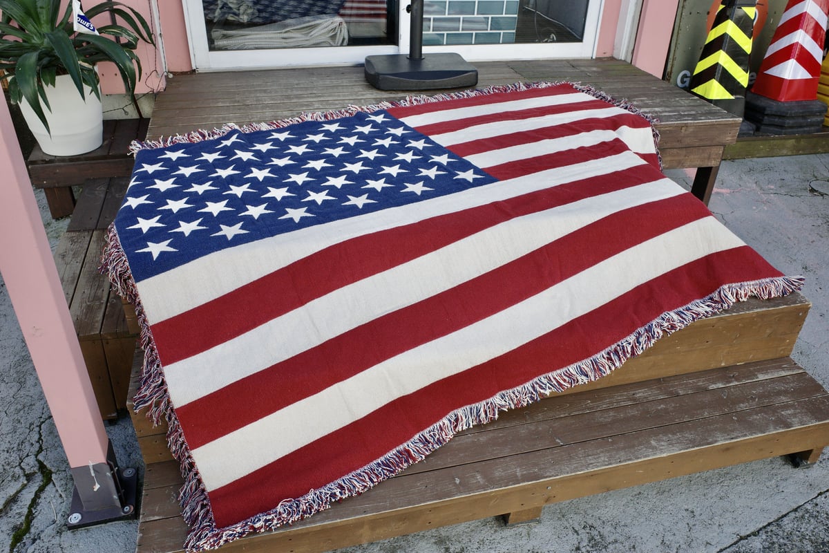 【VINTAGE】ラグ マット タペストリー OLD GLORY 星条旗 VINTAGE - vintageラグ カーペット 星条旗 ハート 1614の通販 by