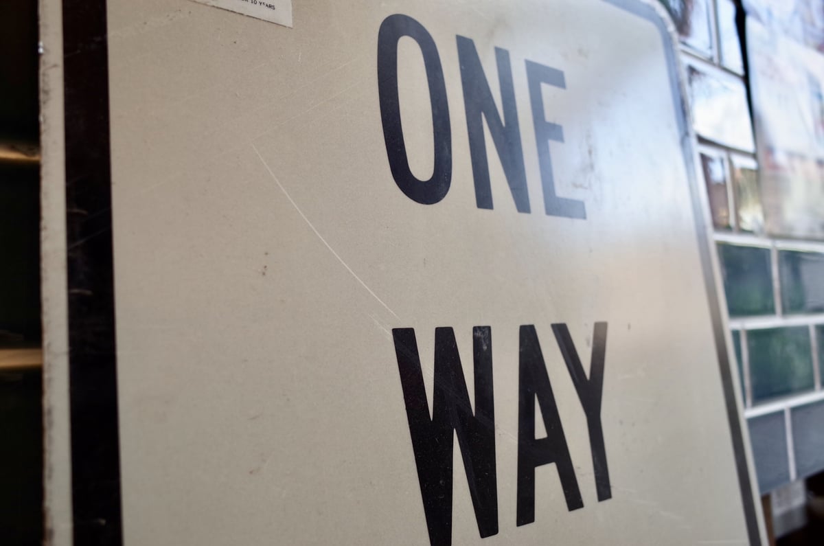 ビンテージ ONE WAY TRAFFIC ワンウェイ ロードサイン 看板
