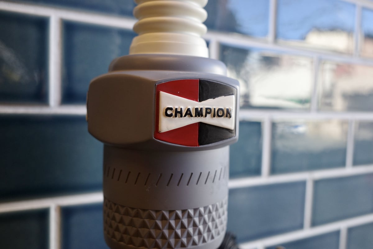 新品 Champion Plug チャンピオン プラグ LEDランプ レジンスタチュー