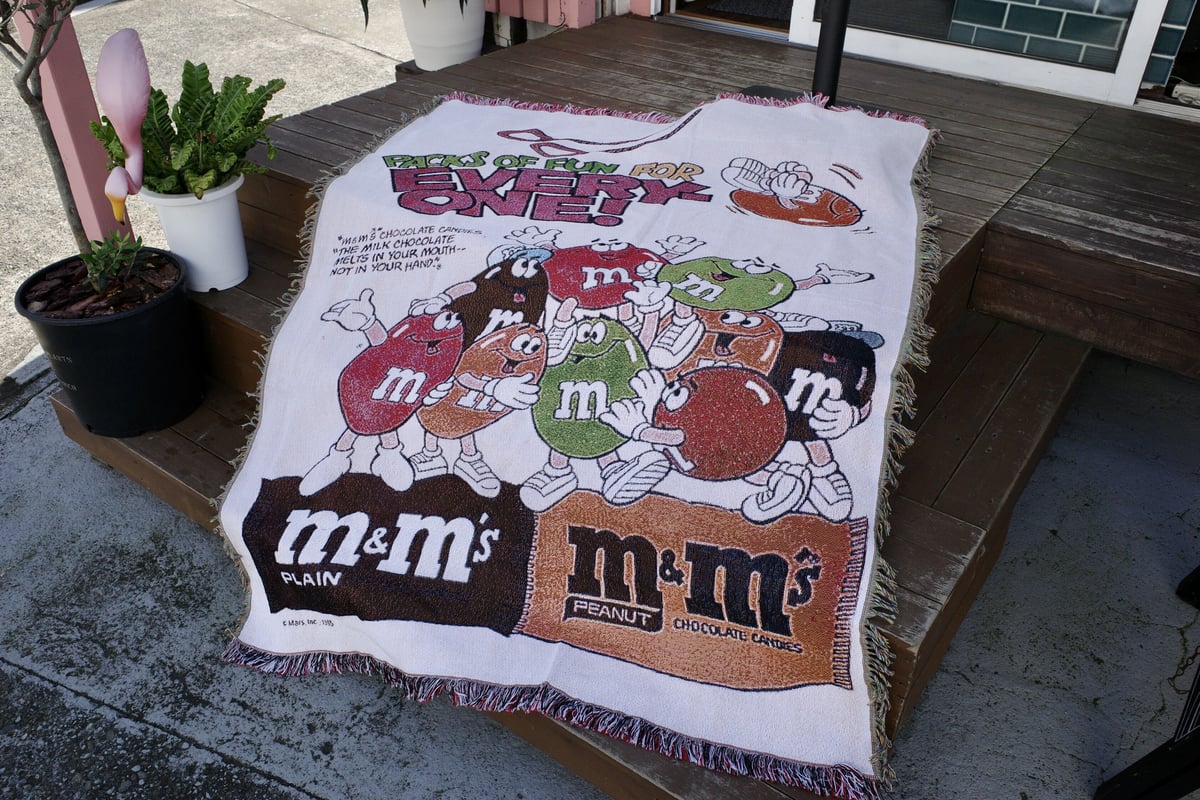 【新品未使用】m&m's WORLD ラグマット、ブランケット Amazon | エムアンドエムズ アメリカ チョコレート M フロア