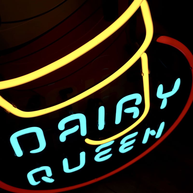 DAIRY QUEEN デイリークイーン ネオンライト 看板 NEON アメリカ DAIRY QUEEN デイリークイーン ネオンライト 看板 NEON アメリカ