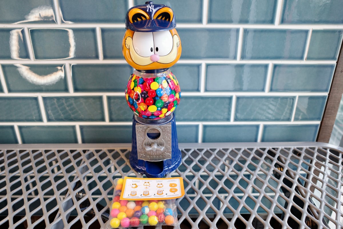 デッドストック Garfield×NY YANKEES gumball machine wi