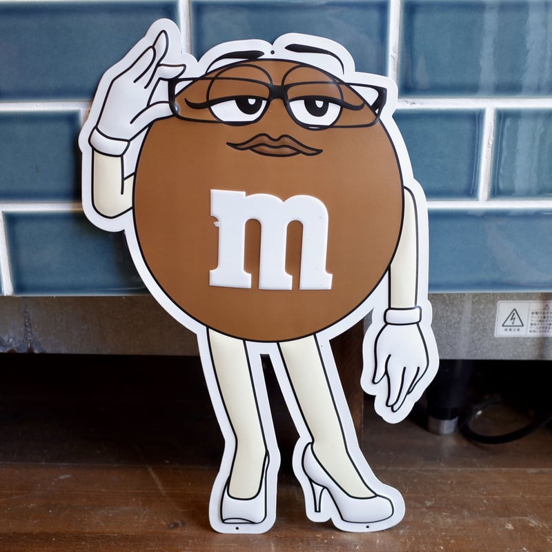 M&M's エムアンドエムズ メタルサイン エンボス 看板 BROWN | Collecti