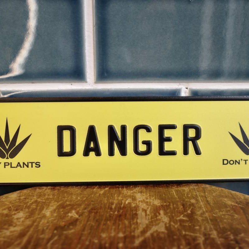 新品 DANGER PLANTS ミニプレート ユッカ サボテン メタルサイン 看板