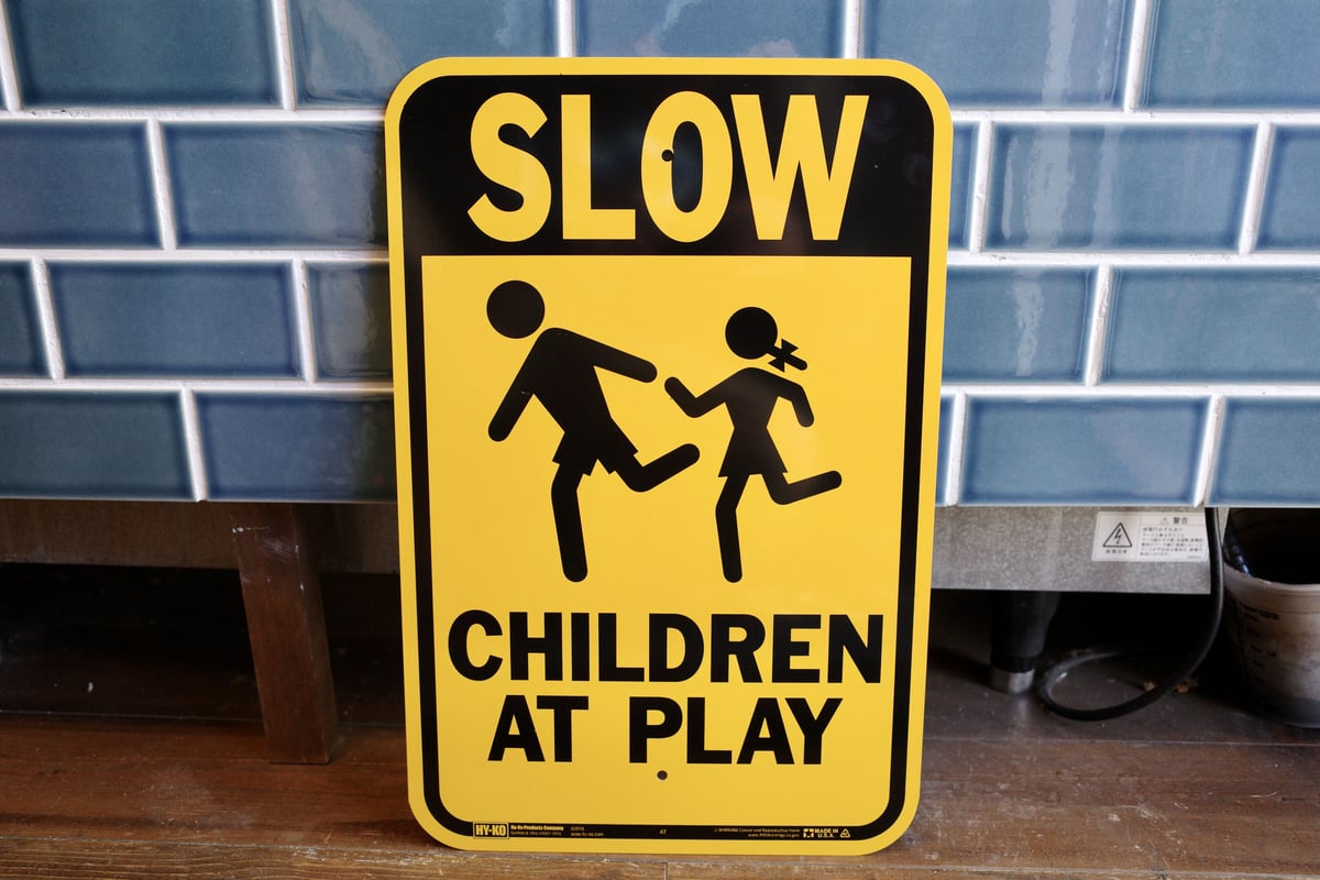 新品 SLOW CHILDREN スローチルドレン ロードサイン 看板 メタル 新品 SLOW CHILDREN スローチルドレン ロードサイン 看板 メタル