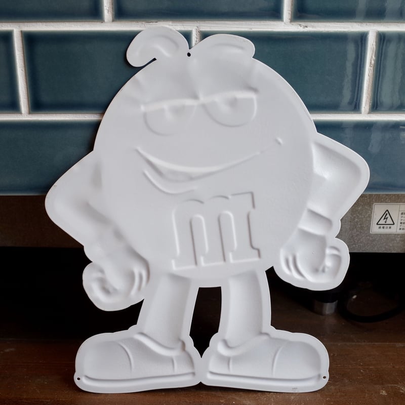 m&m's メタルサイン　新品未使用　4枚 M&M's エムアンドエムズ メタルサイン エンボス 看板 RED