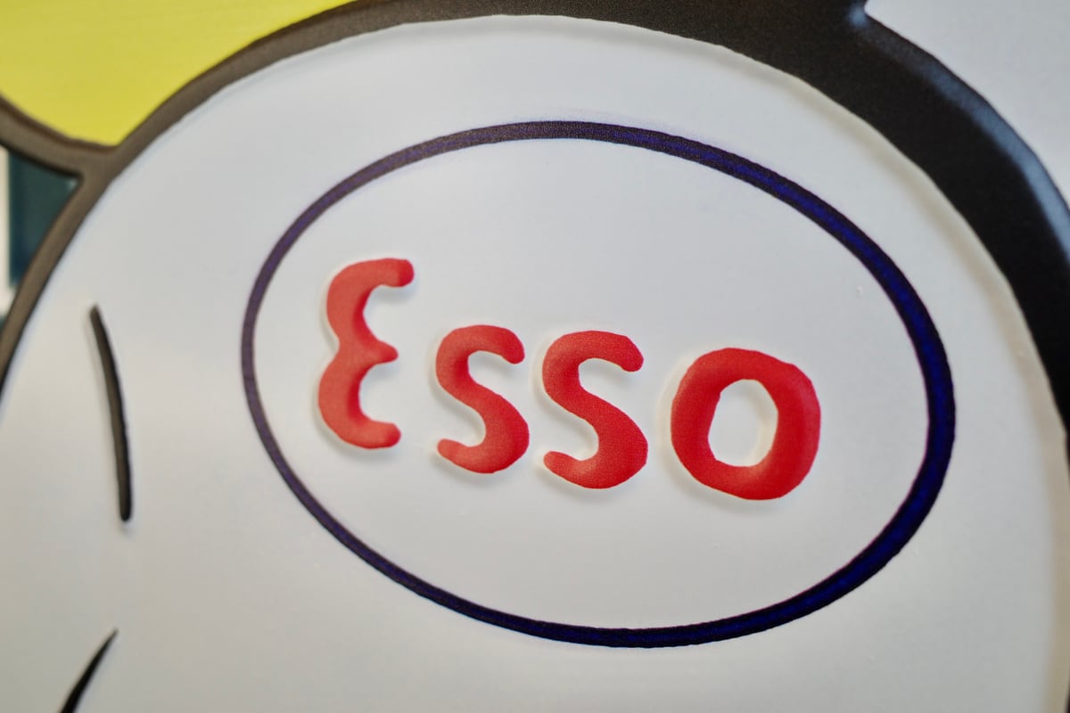 新品 ESSO BOY エッソボーイ メタルサイン 看板 エンボス 世田谷ベース