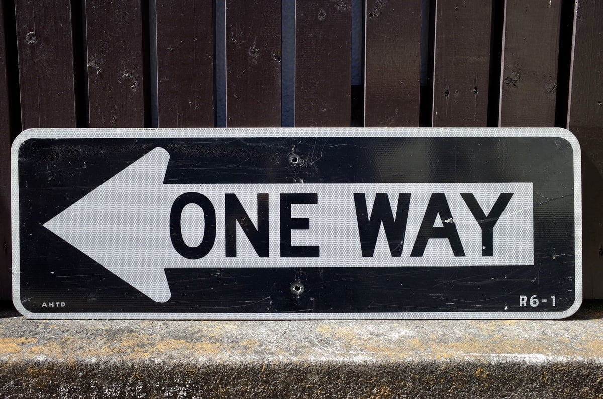 アメリカンガレージ　オブジェ　道路標識　アメリカロードサイン　看板　ワンウェイ ビンテージ ONE WAY ワンウェイ ロードサイン 看板 アメリカ製