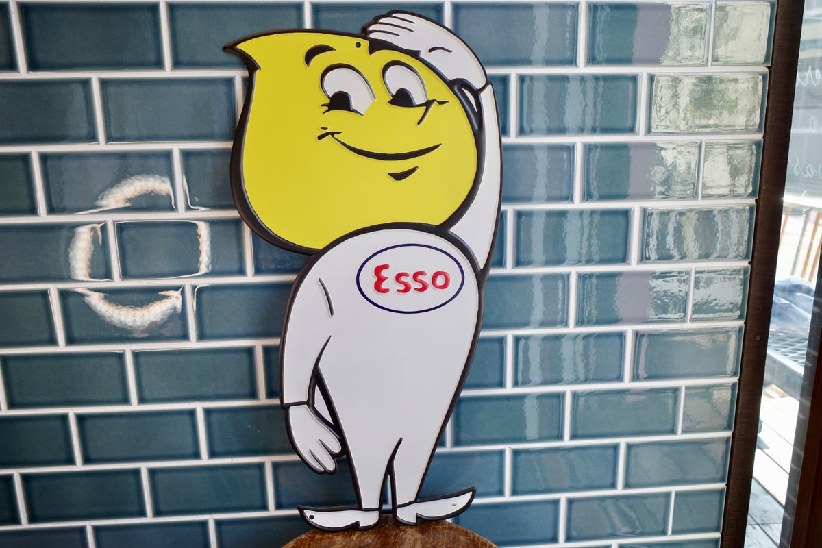 ESSO（エッソ） 看板｜30インチ/約76cm、推定1962年製｜メタルサイン ESSO エッソ ダイカット メタル サインボード B 看板 ブリキ看板