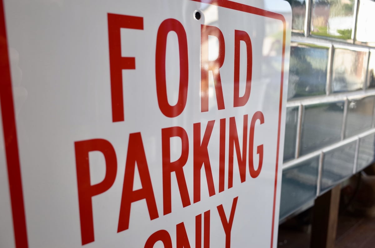 FORD PARKING ONLY フォード 駐車 看板 プレート プラサイン | Colle