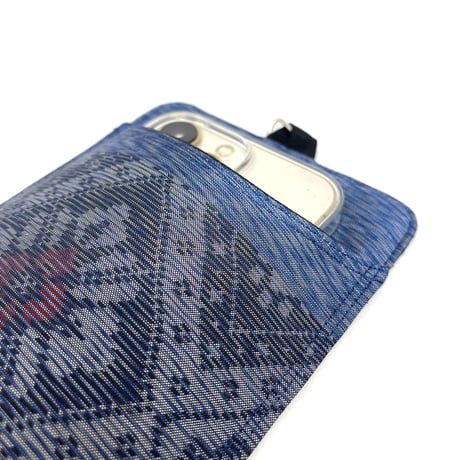 ～新特産品コンクール「鹿児島市長賞」受賞作品～大島紬 スマホケース（ブルー）【WL0009-BL】