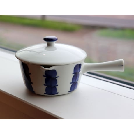 Lyngby porcelain saucepan with a lid