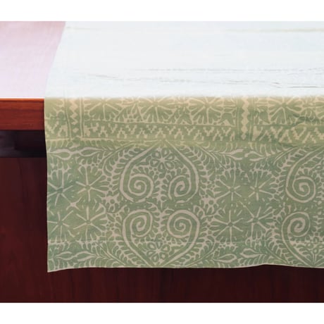 Marimikko 'Tulipunainen' textile green 51cm x 137cm