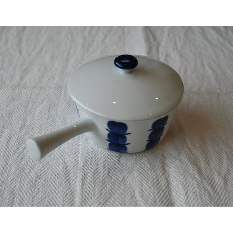 Lyngby porcelain saucepan with a lid