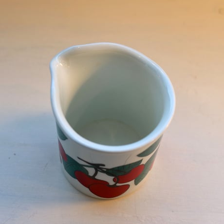 Arabia kirsikka creamer