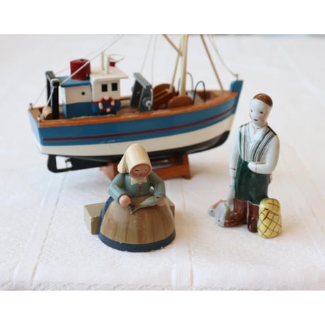 arabia fishing boy figurine