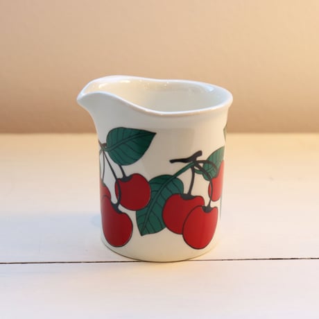 Arabia kirsikka creamer