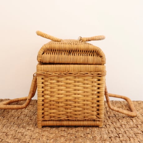 picnic basket with lid