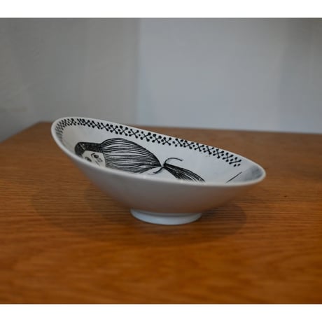 Sylvia Leuchovius oval bowl
