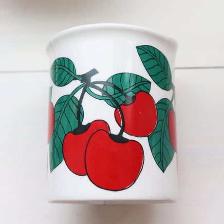 Arabia kirsikka creamer