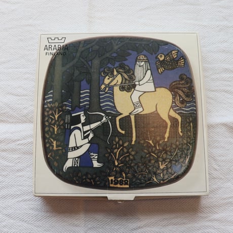 arabia kalevala 1982 annual wall plate