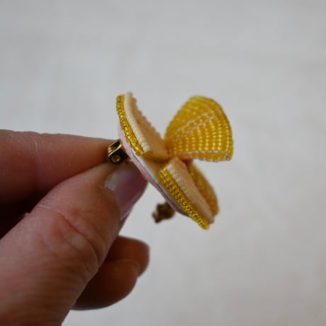 tamas sony  brooch yellow