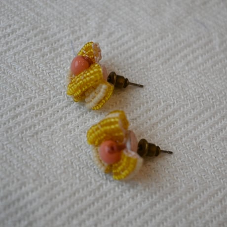 tamas sony yellow  pierce