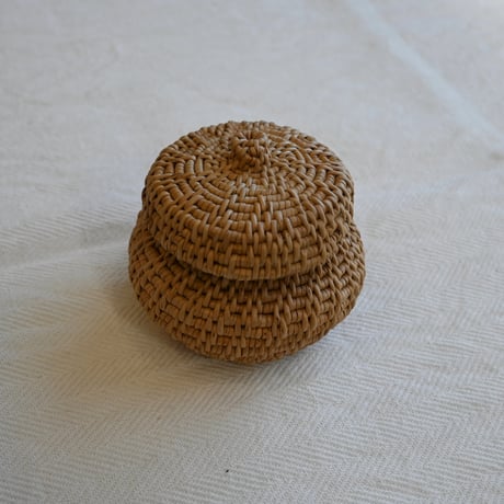 vintage saami rot slojd basket  with lid
