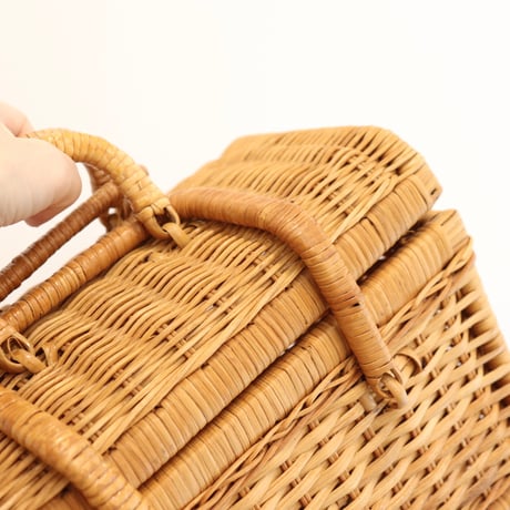 picnic basket with lid