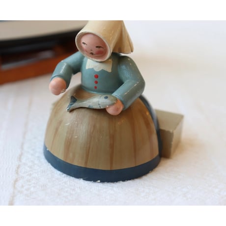Erzgebirge handcrafted woden figurine 'woman with fish'