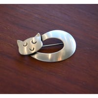 VIntage  sterling silver brooch 'sleeping cat'