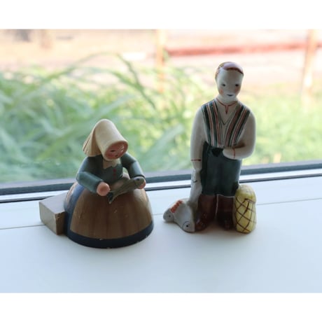Erzgebirge handcrafted woden figurine 'woman with fish'