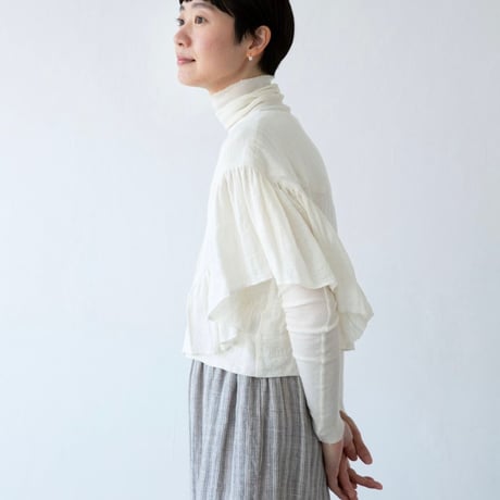 miho umezawa  linen cache-coeur blouse