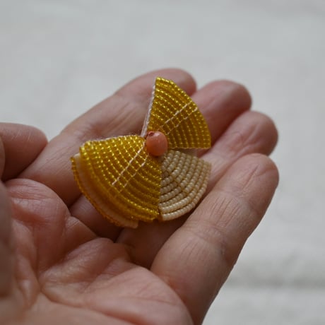 tamas sony  brooch yellow