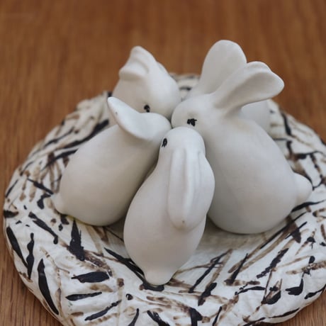 Heljä Liukko-Sundström  Figure Bunnies in the nest