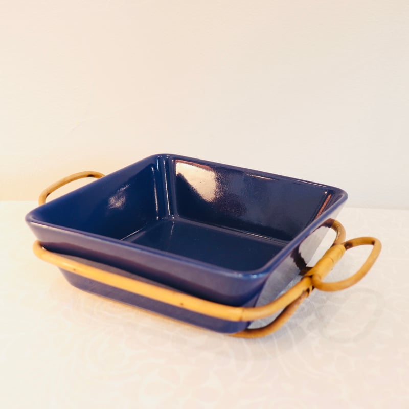 ARABIA Kilta square bowl with rattan rack | plum