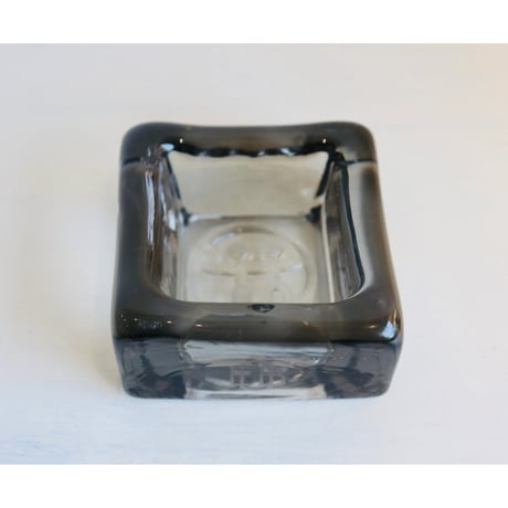 Reijmyre　Light grey glass square bowl