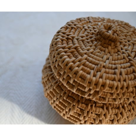 vintage saami rot slojd basket  with lid