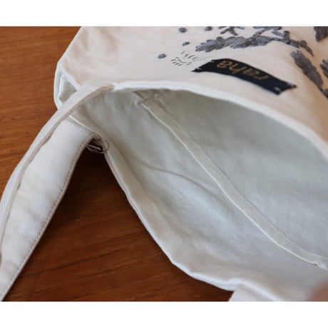 raha flower embroidery maru-bag