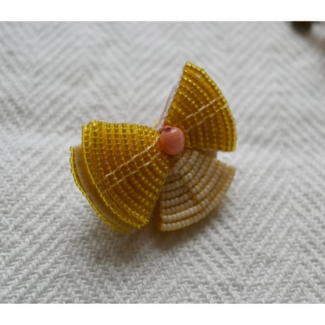 tamas sony  brooch yellow