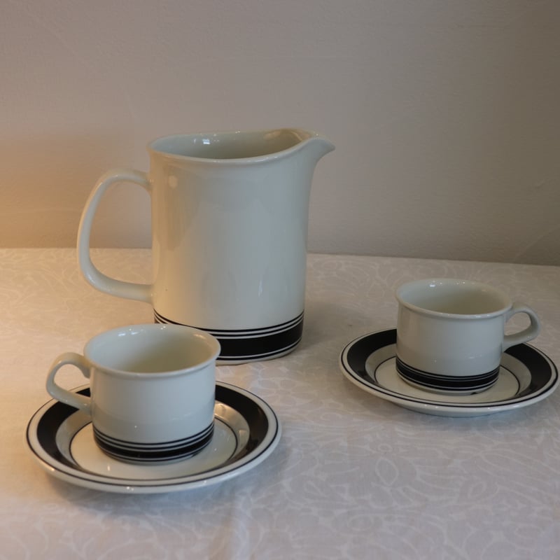 Arabia Faenza pitcher | plum