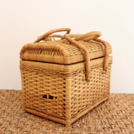 picnic basket with lid