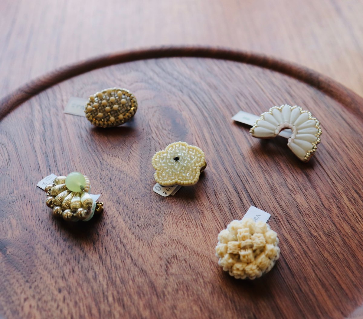 tamas こんばんは mini brooch | plum tamas こんばんは mini brooch | plum