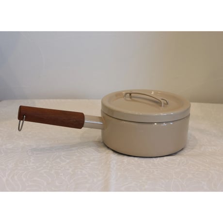 Arabia Finel casserole dish with lid beige