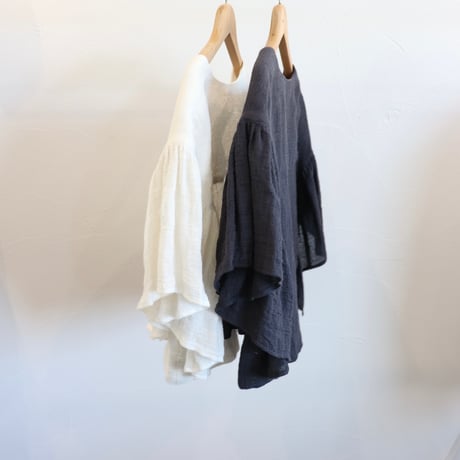 miho umezawa  linen cache-coeur blouse